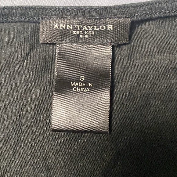 Ann Taylor layered fabric tank size S - Picture 4 of 4